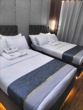 2 Double Beds with Balcony